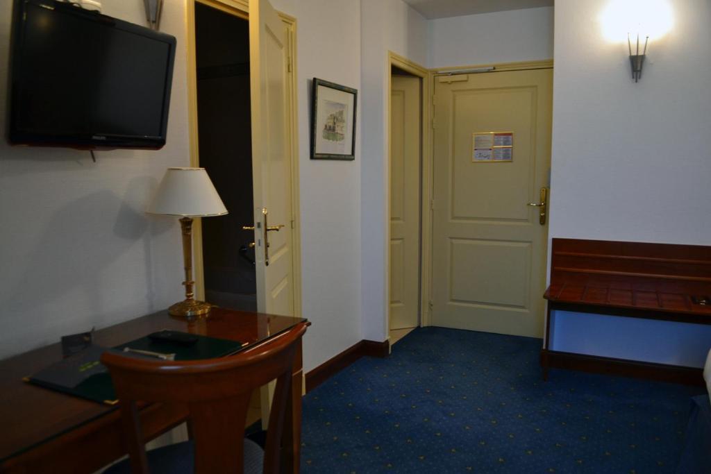 Coq Hotel Montreuil  ภายนอก รูปภาพ
